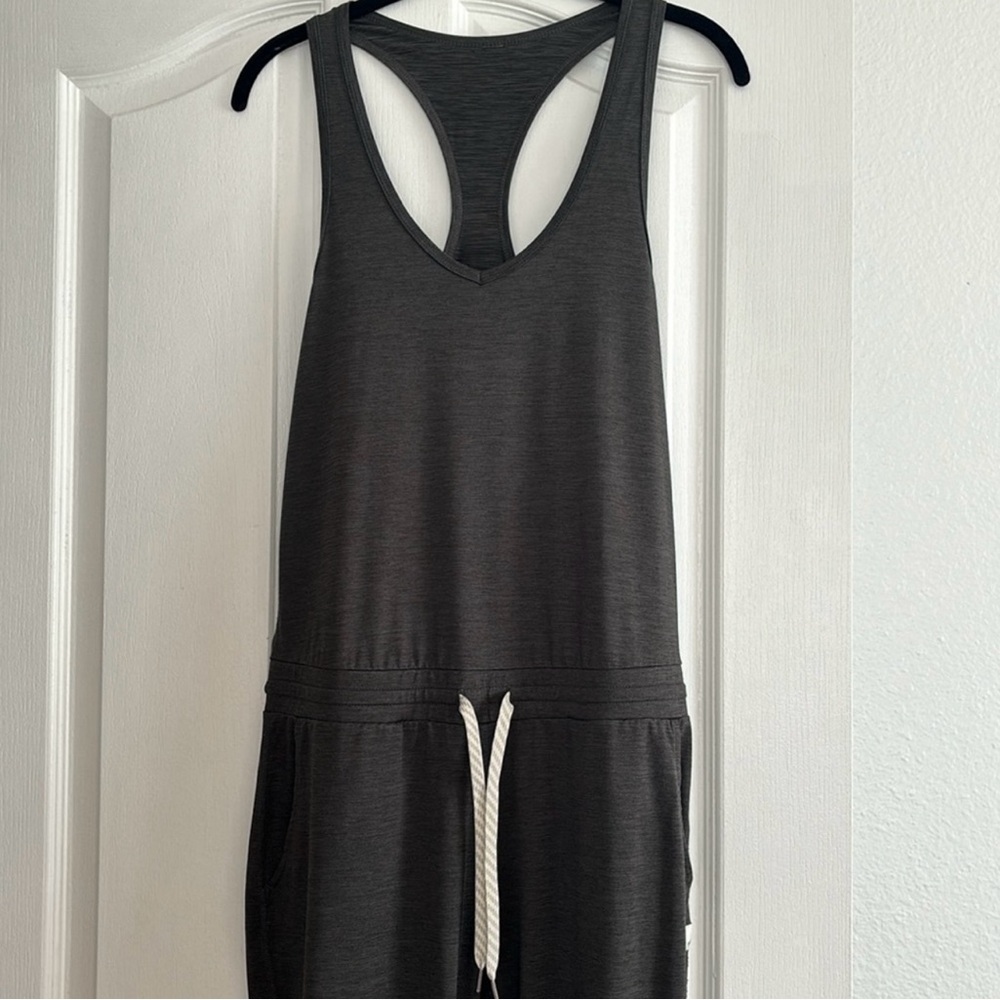 Vuori lux racerback jumpsuit - sz. Small